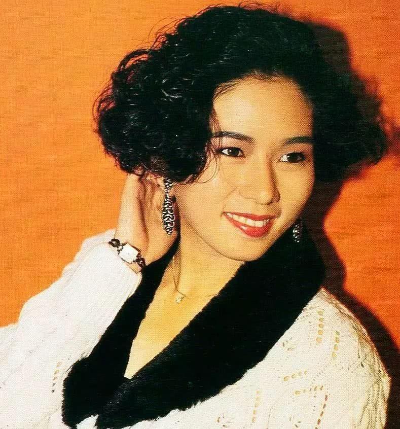 回顾罗慧娟周星驰的一生所爱33岁意外失聪仅45岁因癌症离世