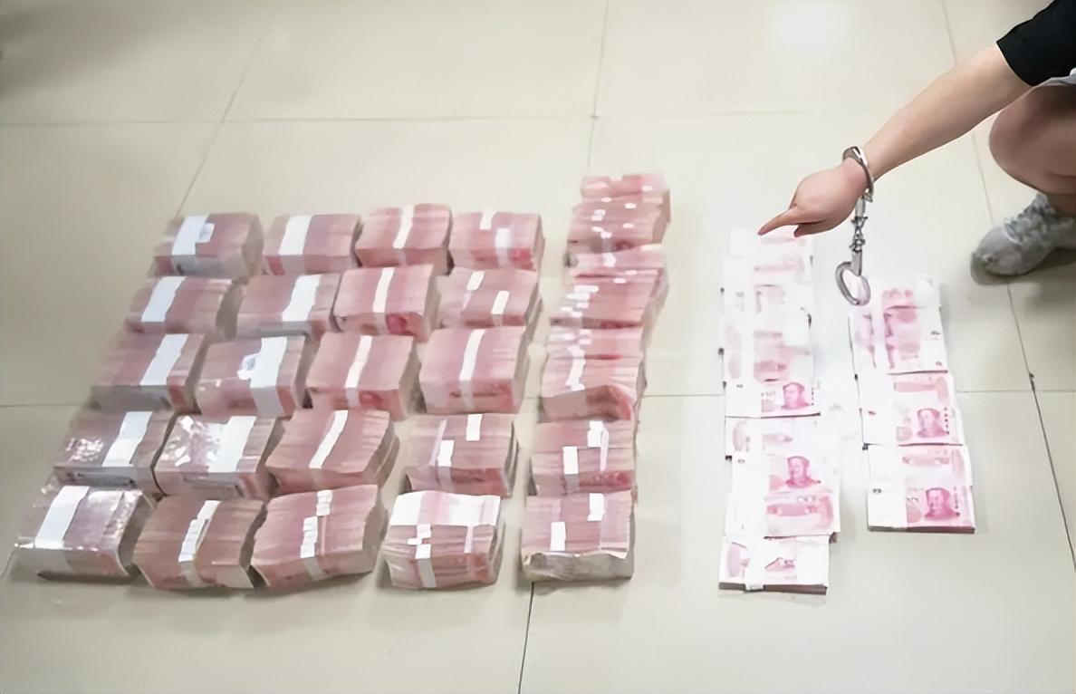 回顾男子花63万买一套法拍房装修时竟在墙壁夹层发现6000万现金