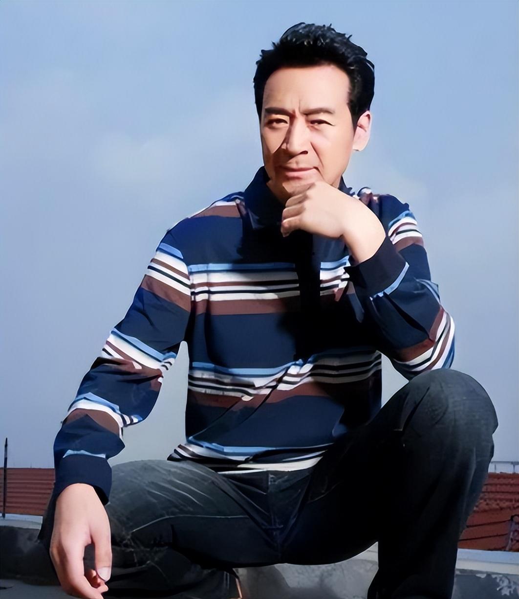 回顾寇振海三婚娶小21岁娇妻54岁喜当爹如今68岁仍不敢老去