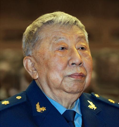 回顾艺术家阎肃:与妻子相濡以沫55年,离世后妻女和儿子对簿公堂