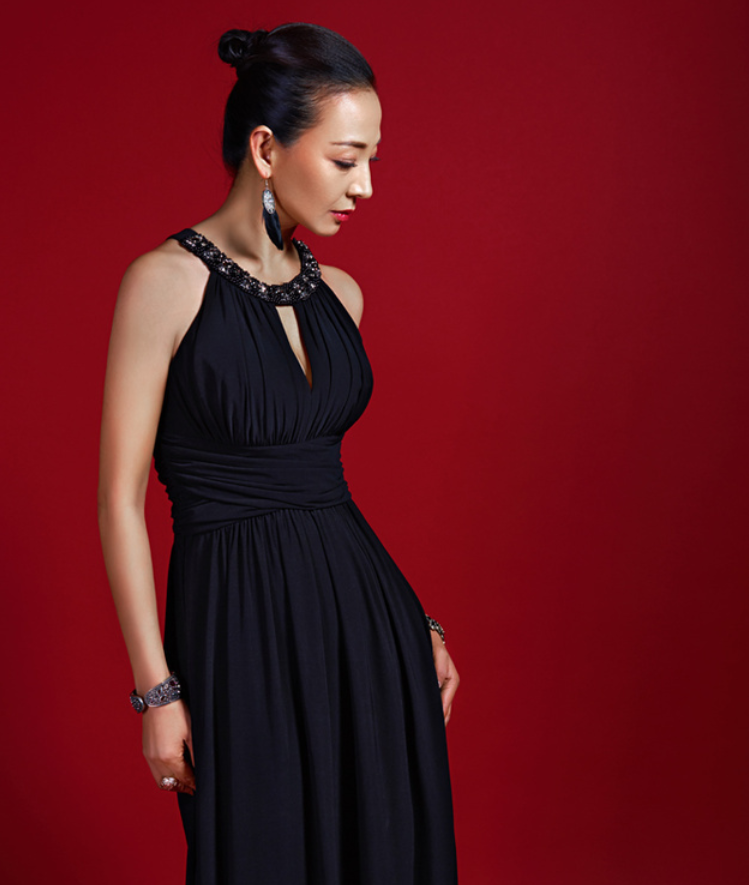 回顾马羚毕业于清华是演员又是设计师为了孩子始终单身一人