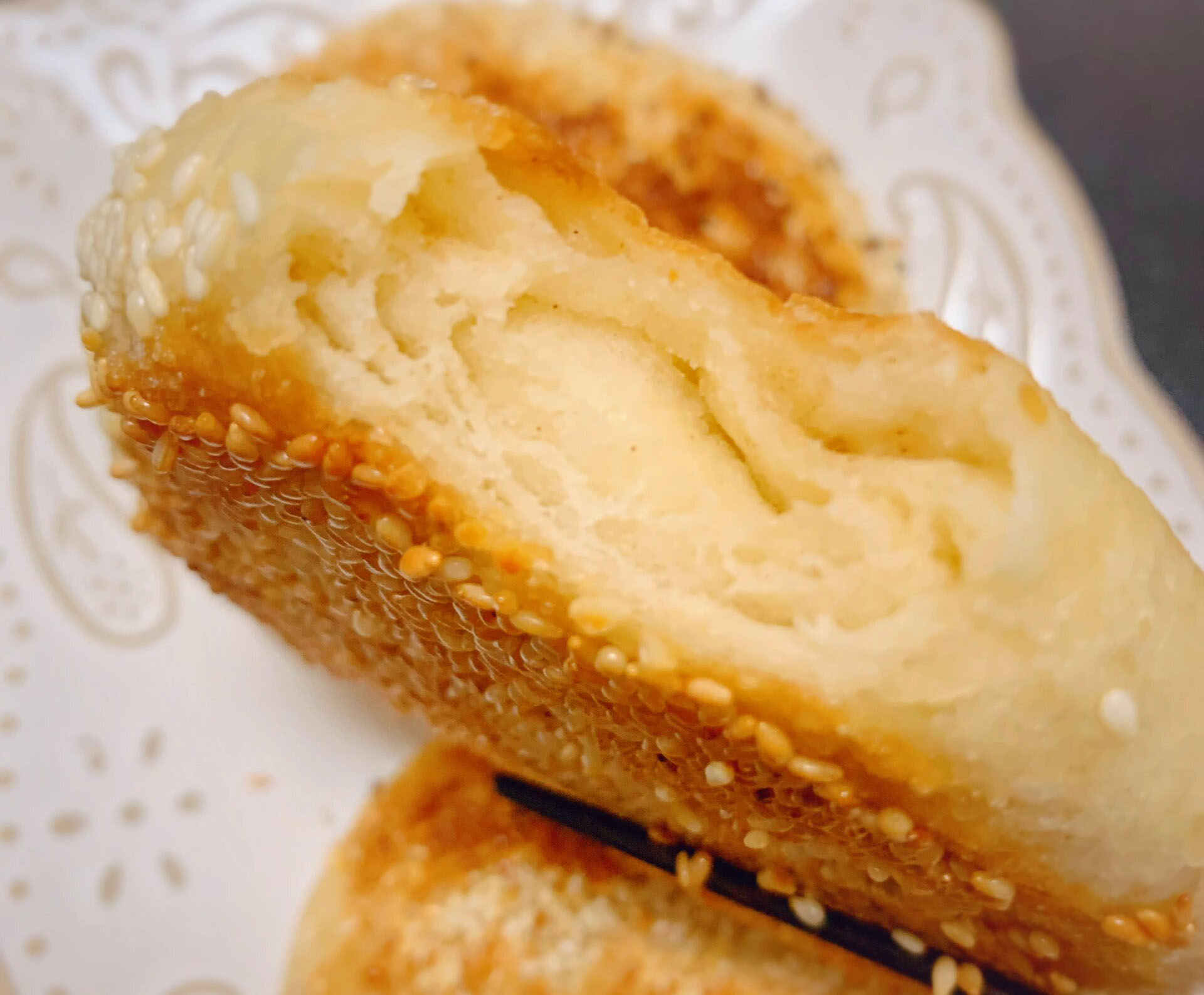 在家就能做出金黄酥脆的油酥烧饼,暄软多层,一咬掉渣,家人都爱