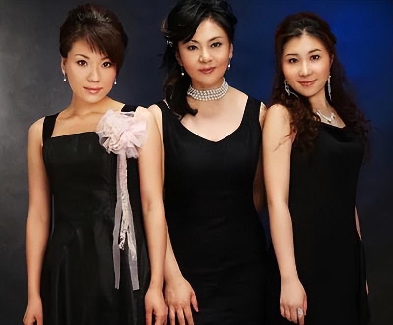 曾经密不可分的铁三角组合体,由李蓉,徐秀霞及陆莉莉实力担当,已名存