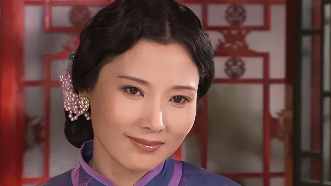 回顾何赛飞为了事业选择丁克愁坏婆婆35岁高龄产子全家乐开怀