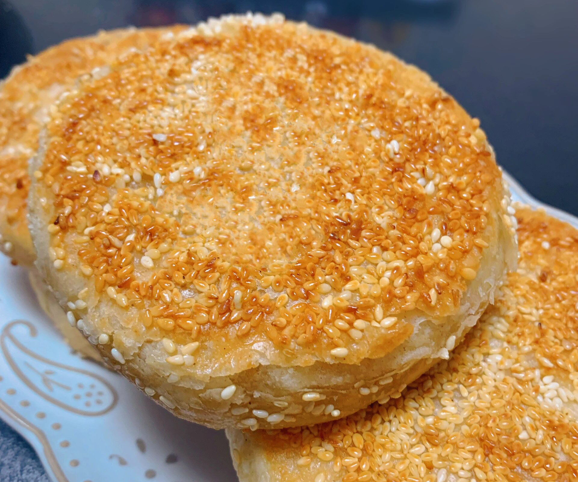 在家就能做出金黄酥脆的油酥烧饼,暄软多层,一咬掉渣,家人都爱