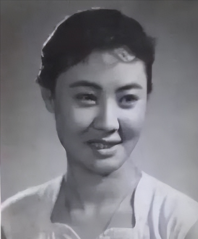 回顾我的祖国演唱者郭兰英:三次被抛弃因无法生育,丈夫选择离婚