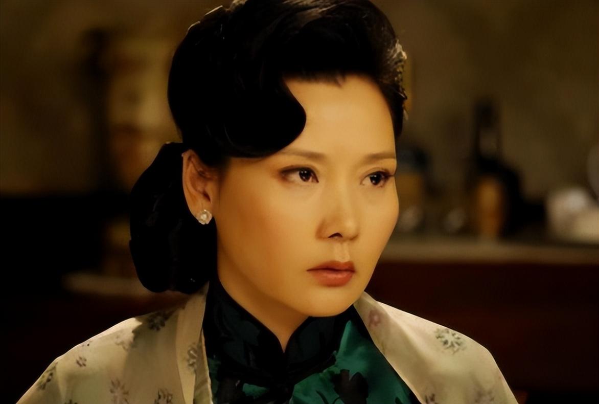 回顾何赛飞为了事业选择丁克愁坏婆婆35岁高龄产子全家乐开怀