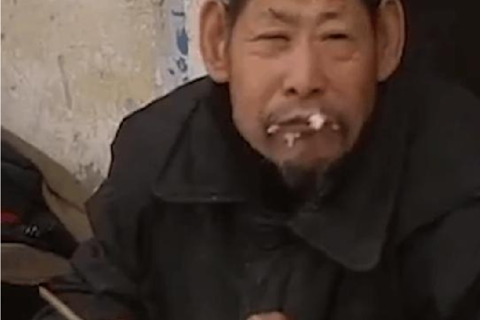 纪实陈秀英近亲结婚生3个猴娃为照顾他们50年没出村