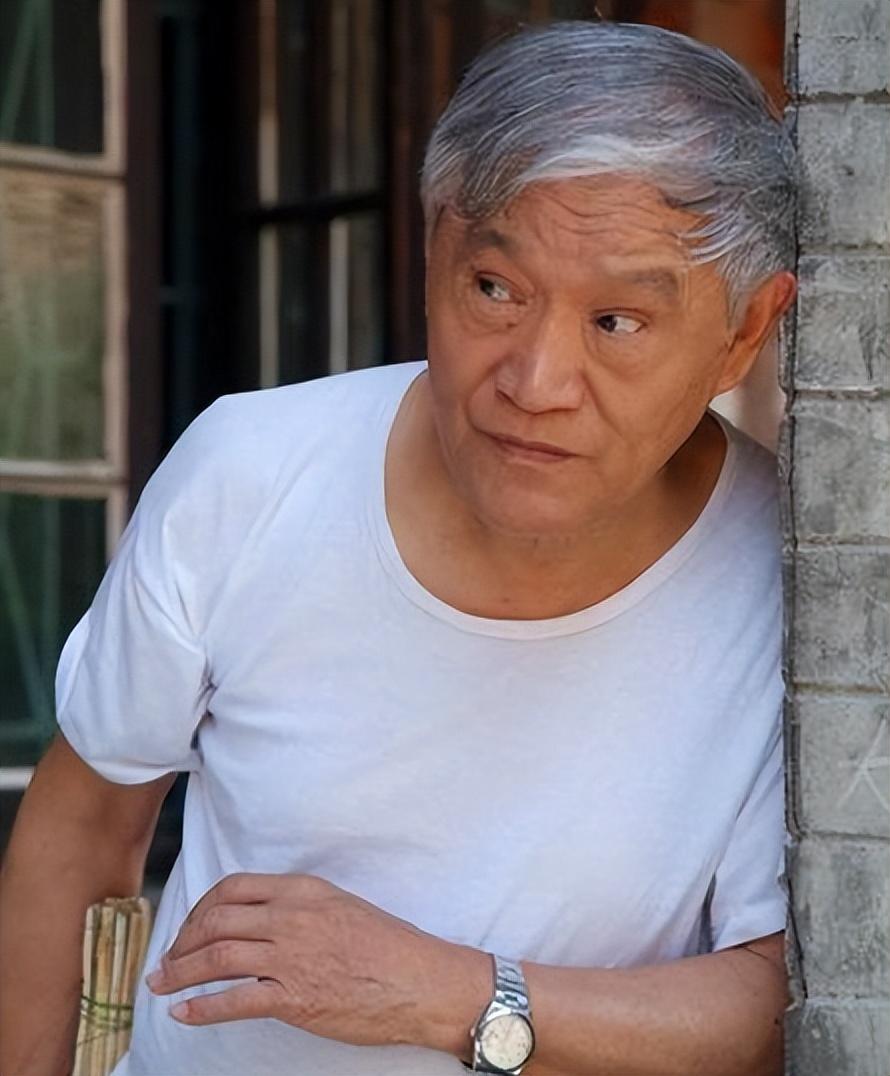 回顾国家一级演员牛犇戏龄76年和初恋相守一生两个儿子不姓牛