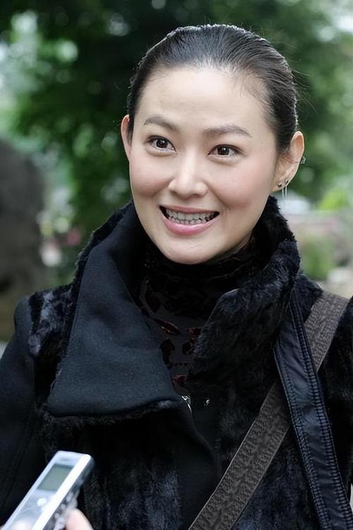 回顾王思懿26岁爆红与武松丁海峰因戏生情如今51岁单身