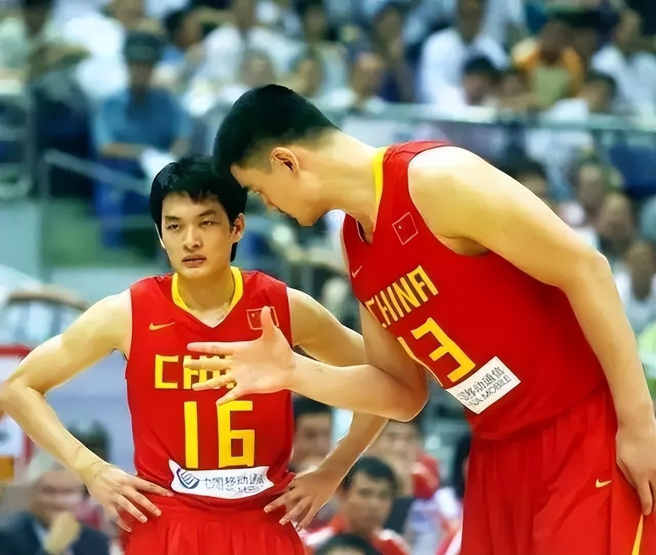 回顾陈江华曾被期待为世界级后卫因伤病遗憾退役如今怎样