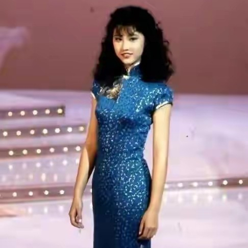 回顾周海媚23岁嫁给吕良伟一年后离婚如今独居北京不婚不育