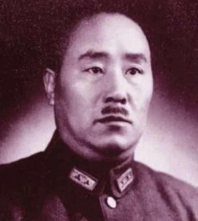 刘培绪与张占魁不同的是,他的出身不低,毕业于保定陆军军官学校,后来