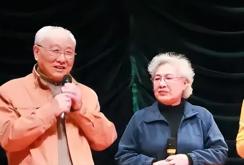 回顾仲星火去世7年3个亲女儿和后妈无联系遗孀的爱令人泪目