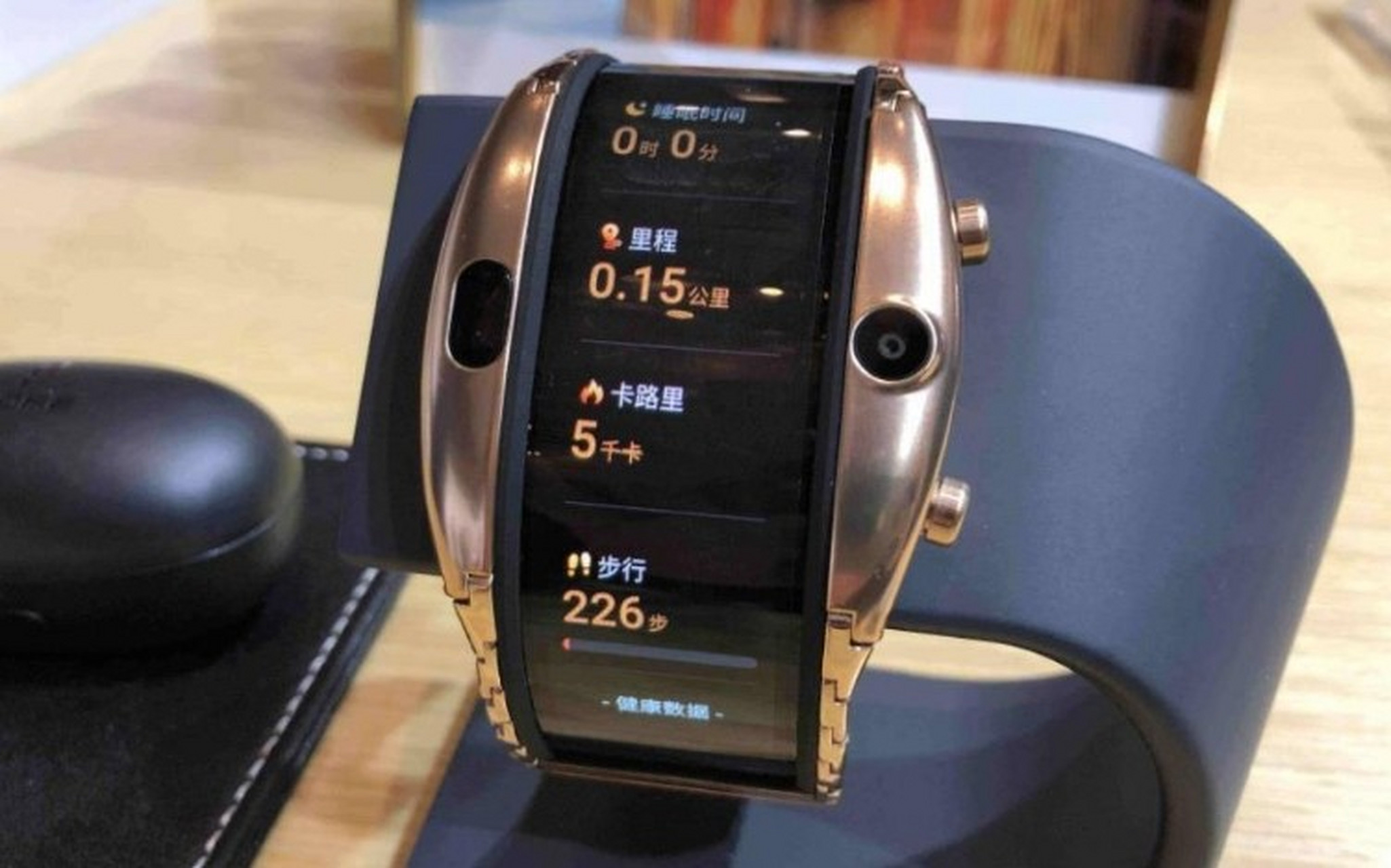 努比亚α柔性屏智能手表是史上最保值智能手表,二手比全新还贵.