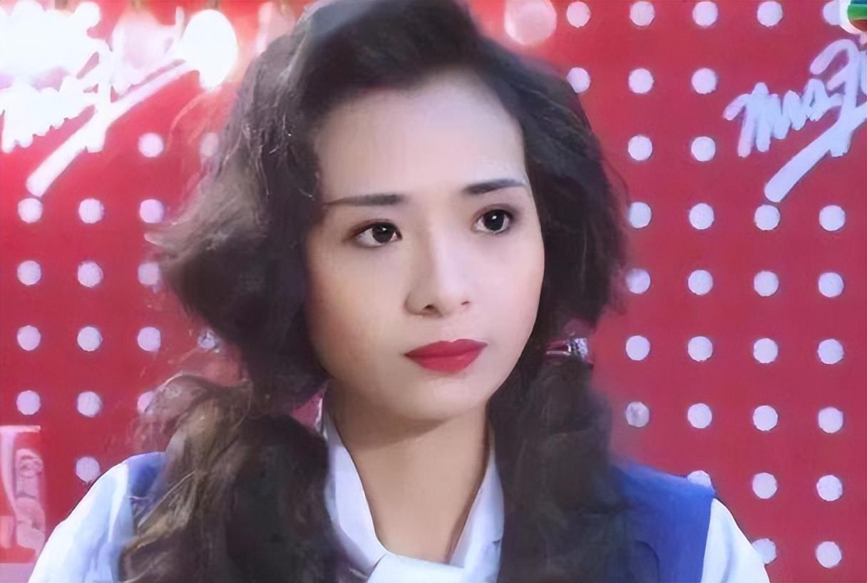 回顾叶子楣巅峰时为爱退圈和男友同居26年未婚55岁依然单身