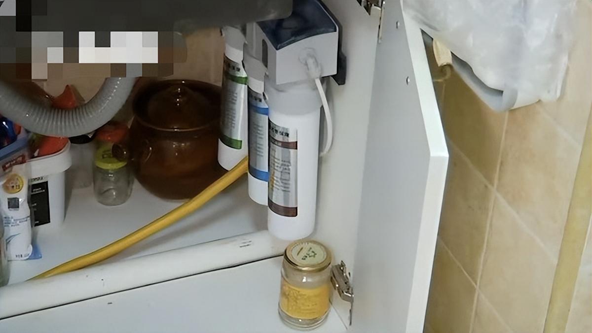 售后在通过维修师傅确认后,证实了净水器的水管确实接反了,错误的将