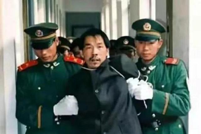 1964年,法子英出生于江西九江的一个普通家庭.