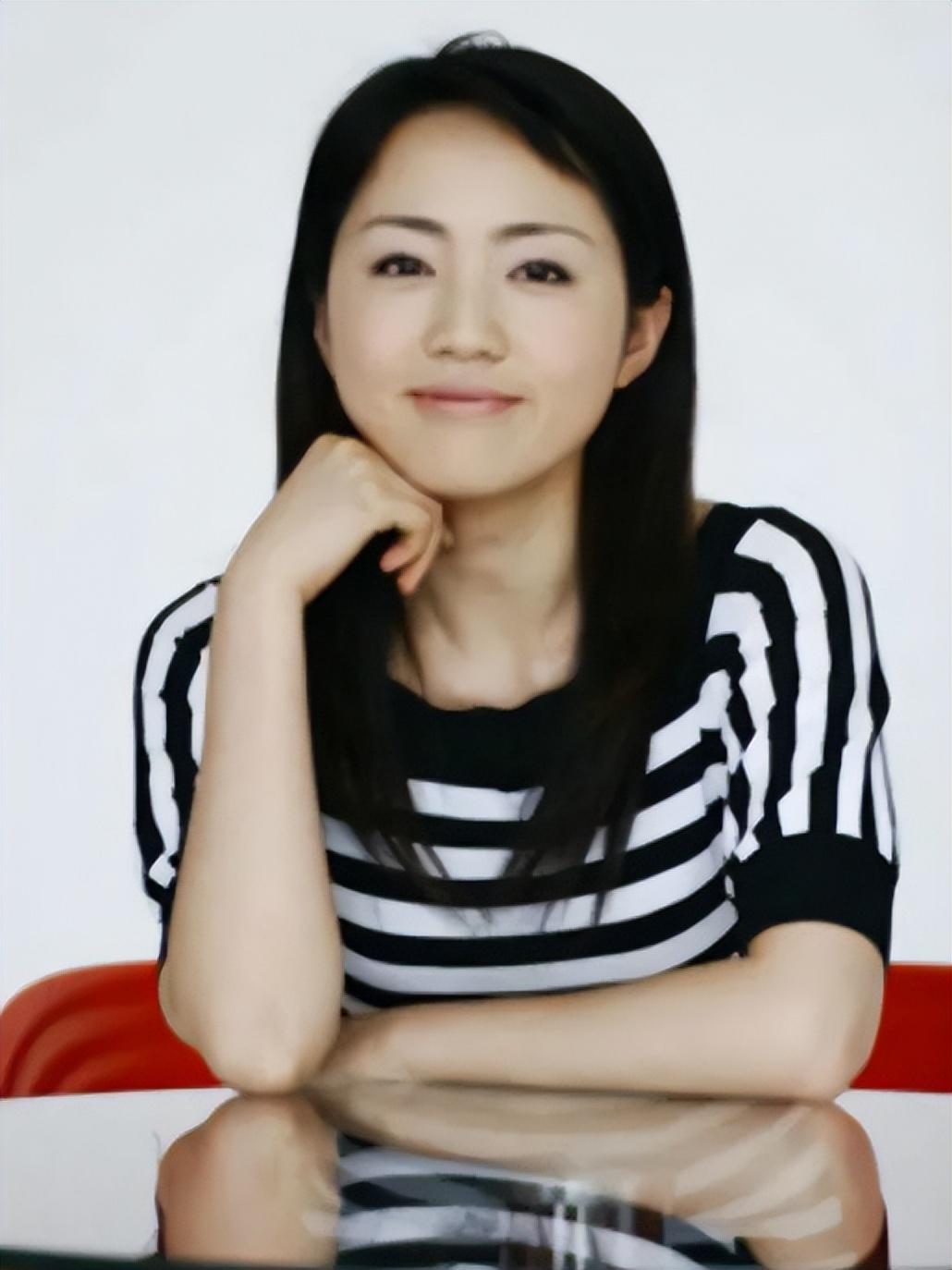 回顾杨丹工作27年为事业选择丁克15年40岁产女全家乐开怀