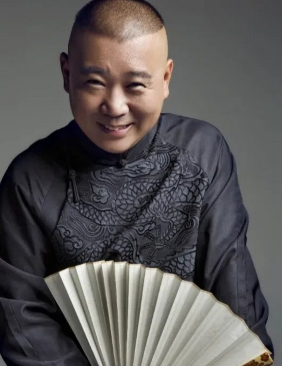 曹云金在直播中炮轰相声界现状,直言不讳地质疑:"能卖票的就是好演员?