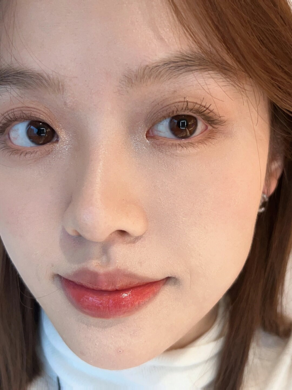 95  这款妆容,我主要追求的是"干净"二字.