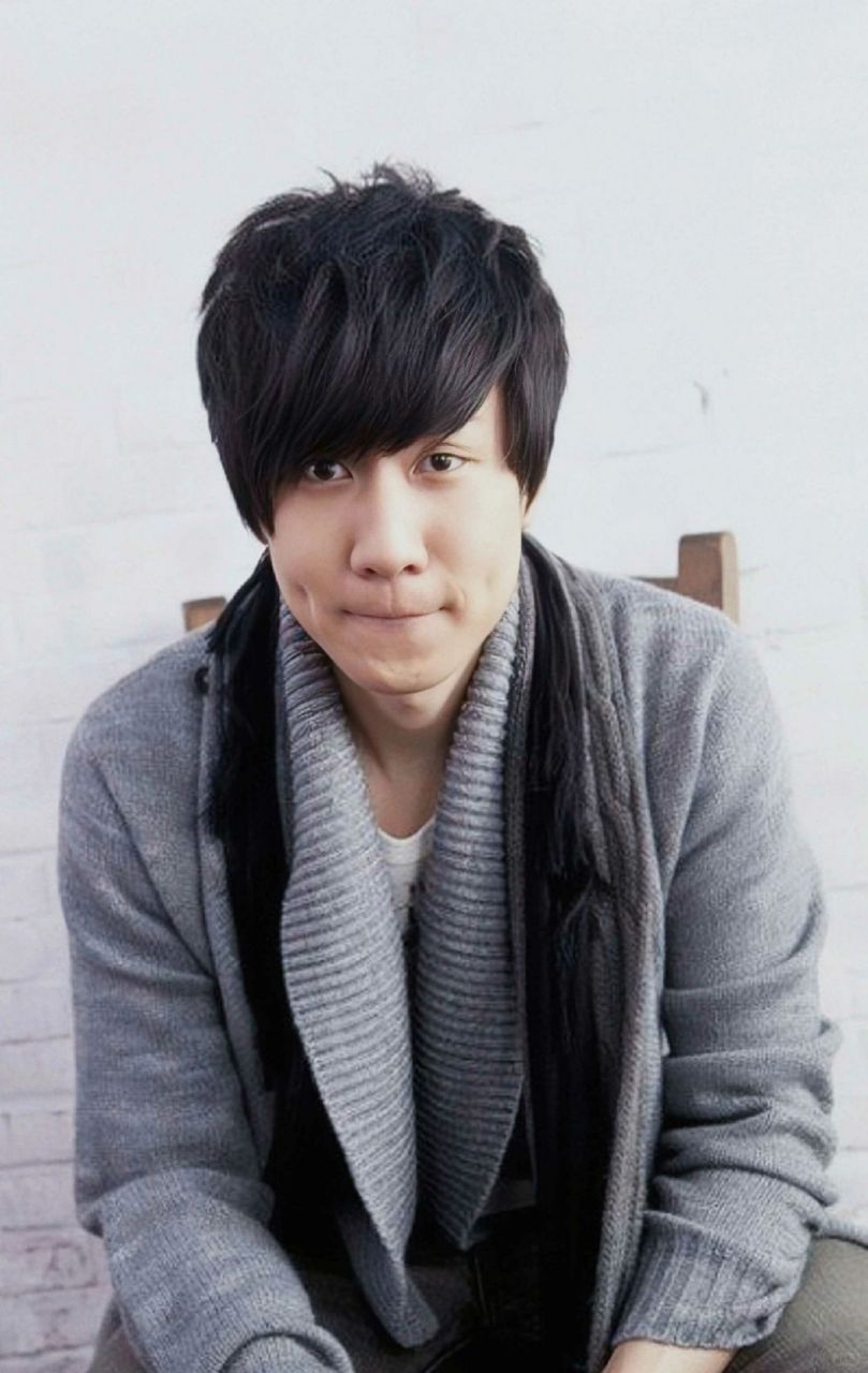 教主身影  打开记忆的画卷,当我首次目睹林俊杰与其年轻时的父亲合影