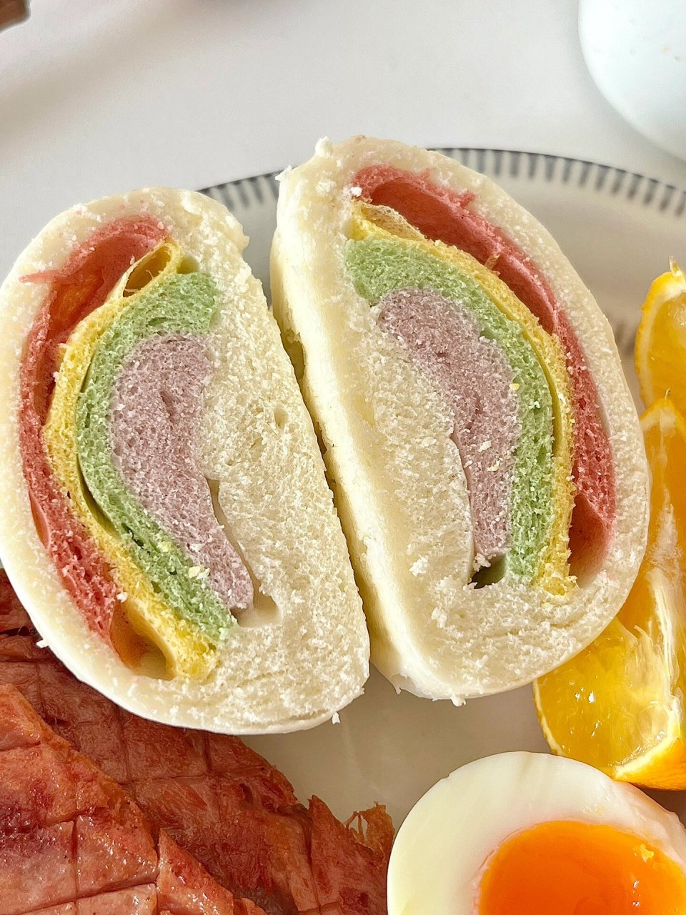 👀今天的早餐 | 彩虹🌈馒头的魅力😜  今天吃了好看的彩虹馒头!