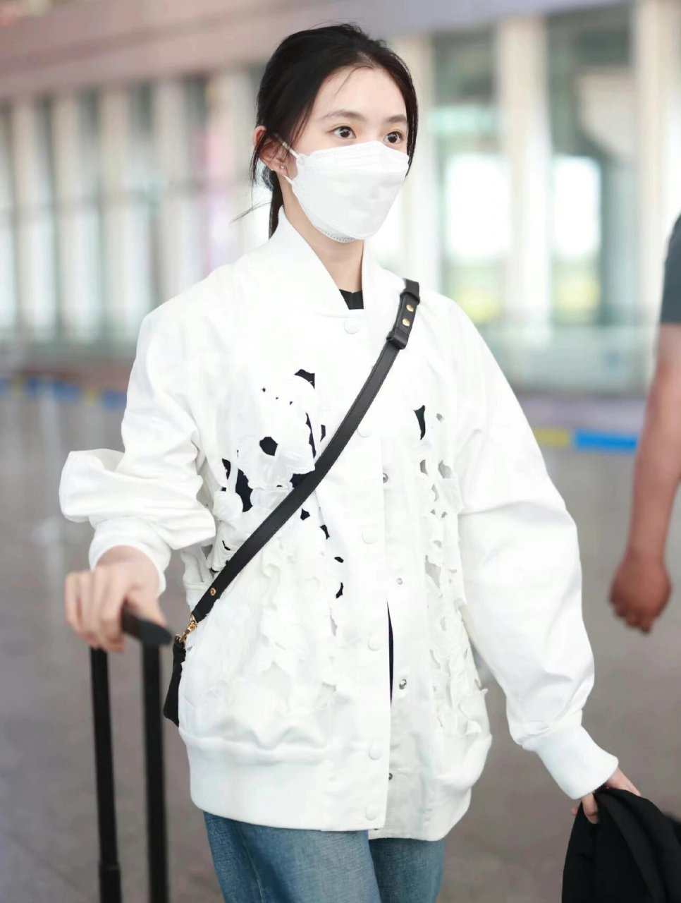 刘浩存机场私服,行头简单却很奢