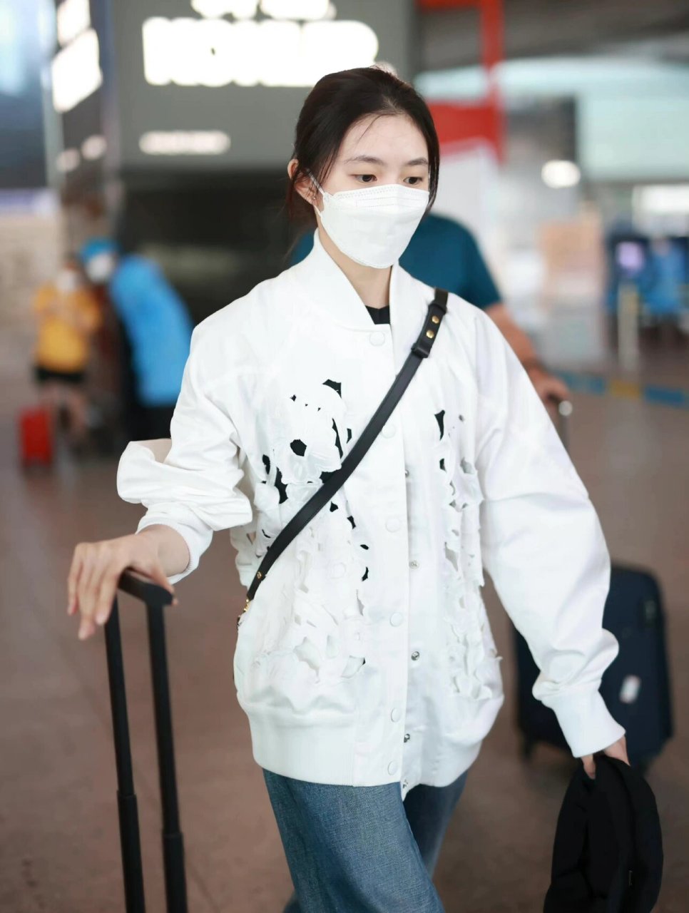 刘浩存机场私服,行头简单却很奢