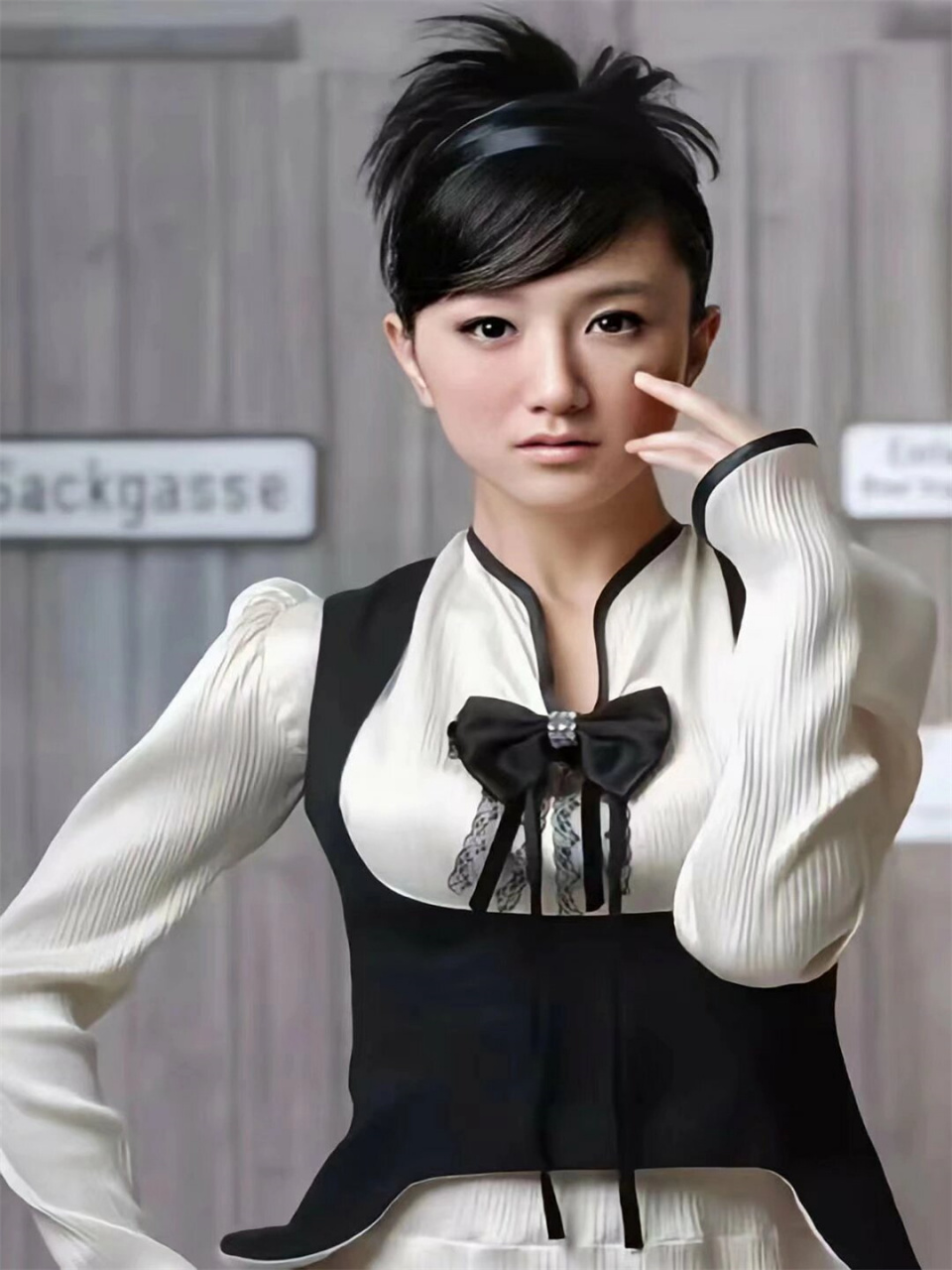 演员李倩美图  演员李倩的美图真是令人陶醉.