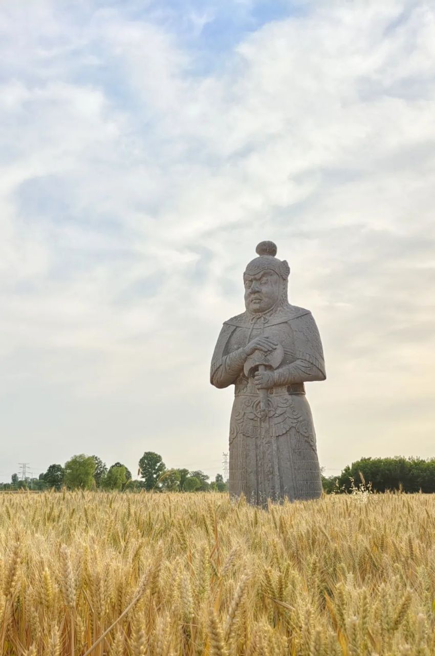 郑州巩义北宋皇陵 石像生轻轻游走在每件石刻前,用手触抚着,用心读着