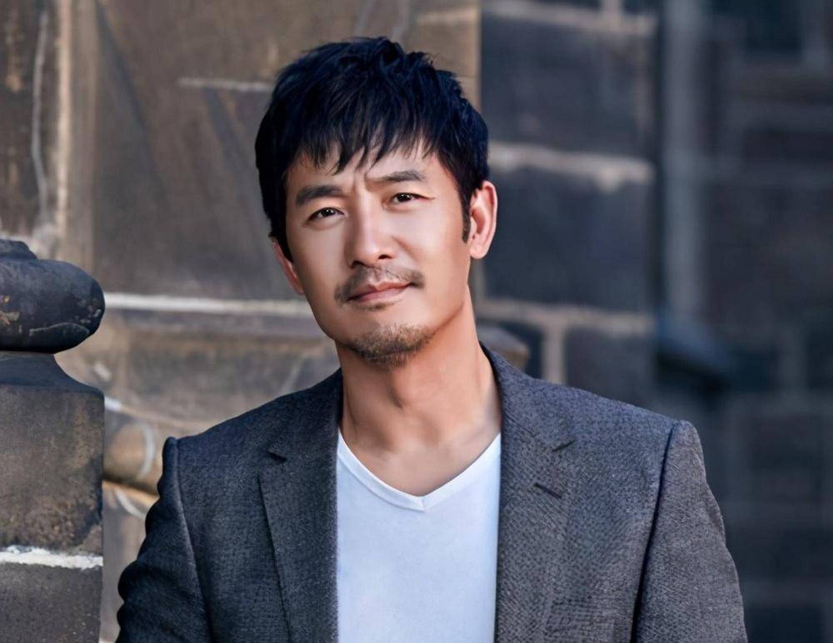 3月1日,知名男演员郭晓东,突然在社交平台发布长文,句句戳中心扉,字里