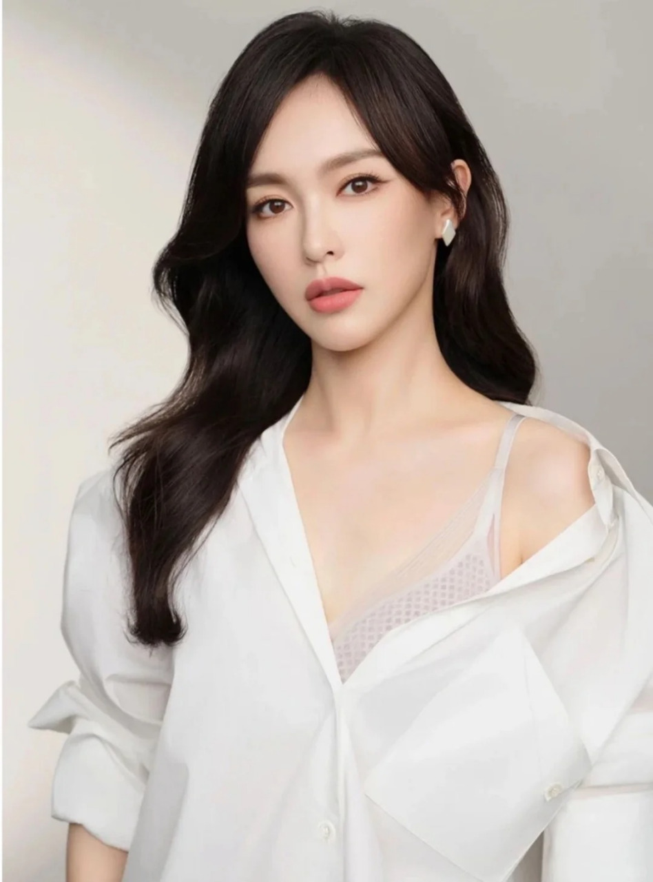 唐嫣珍珠魅力揭秘:甜美笑容背后的时尚经