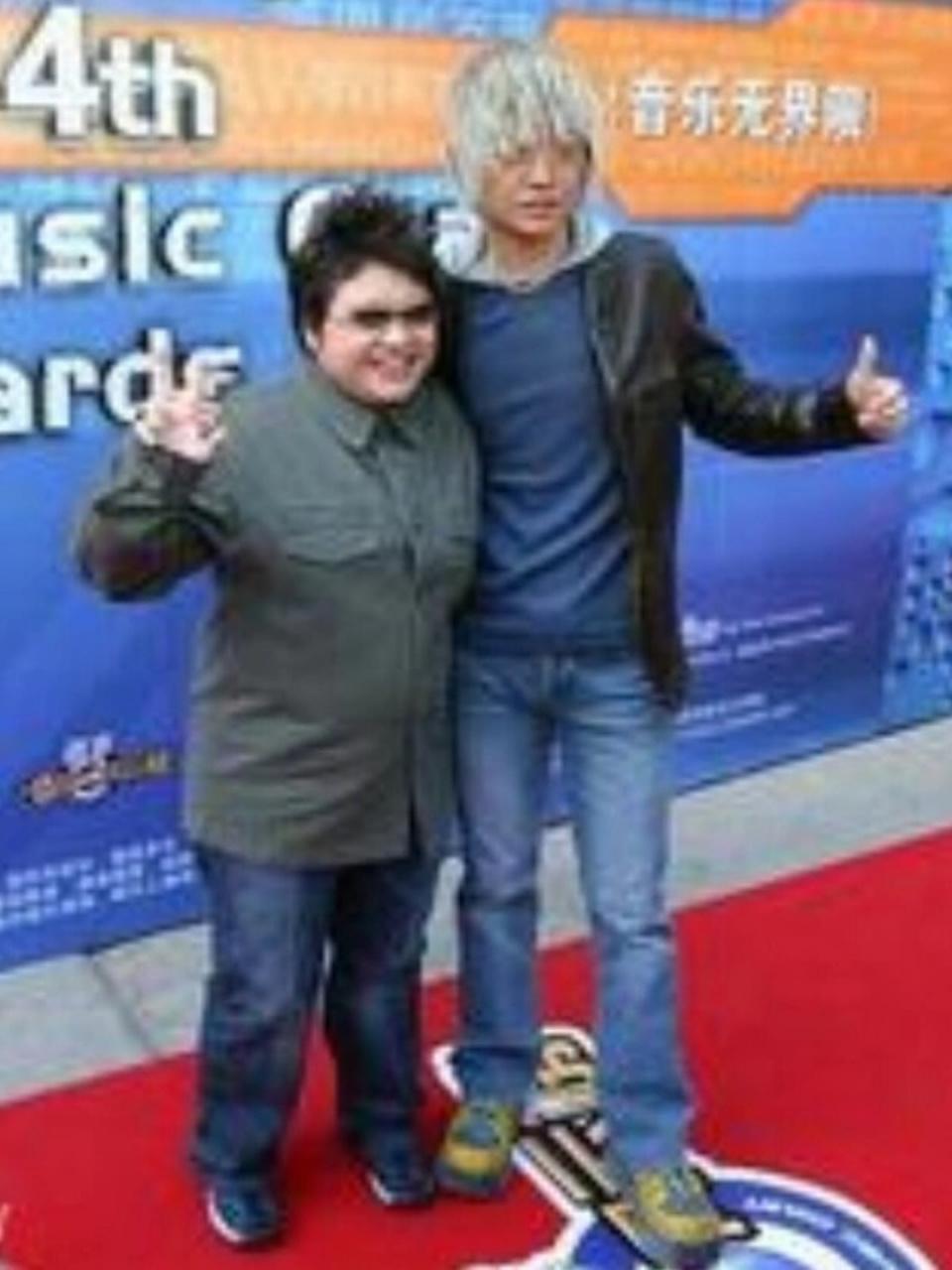 那就是韩红与李延亮.