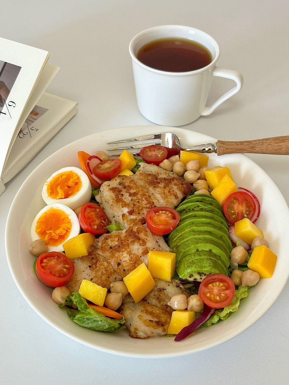 快乐减脂:香煎巴沙鱼沙拉01  今天我决定开启我的吃草之旅,来一份低