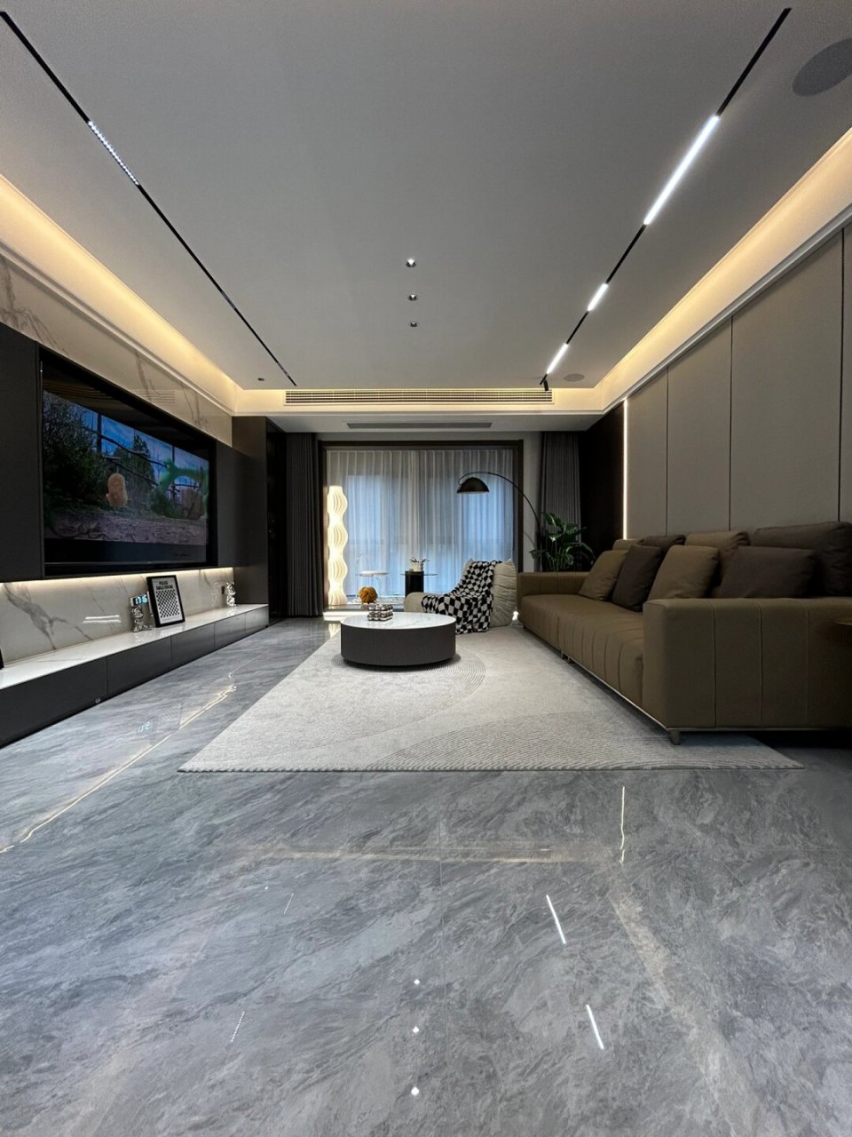 解锁高级感客厅的秘密|无主灯悬浮吊顶  极简家装风格:打造高级感的