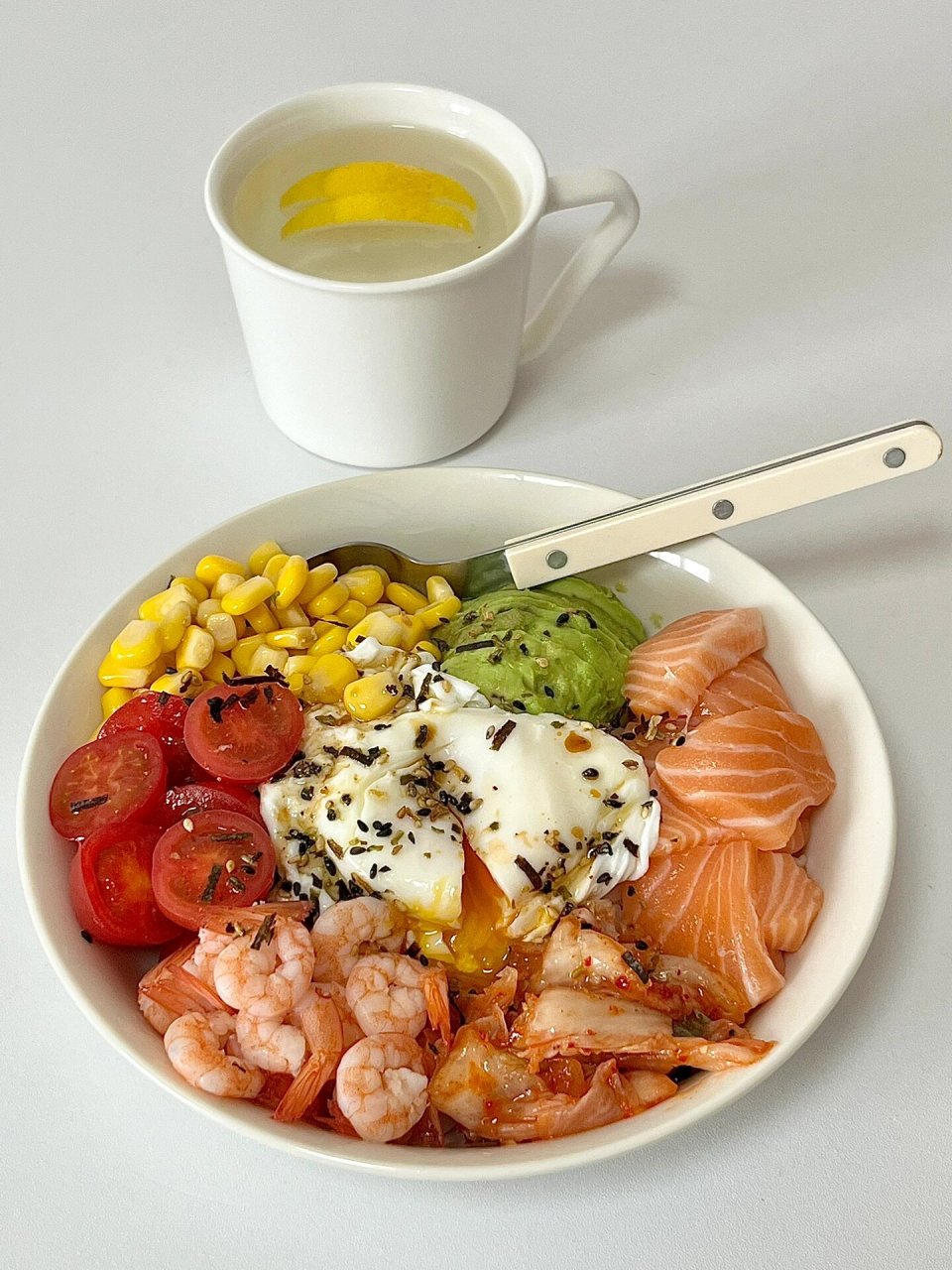 99我的减脂秘籍 | 低卡高蛋白三文鱼波奇饭  今天尝试了一下三文鱼