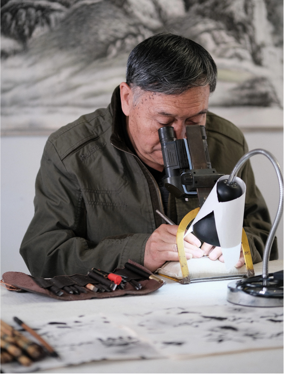 匠心非遗(二)发丝上刻字的微雕大师  微雕艺术家冉隆泉:神刀之下,细如