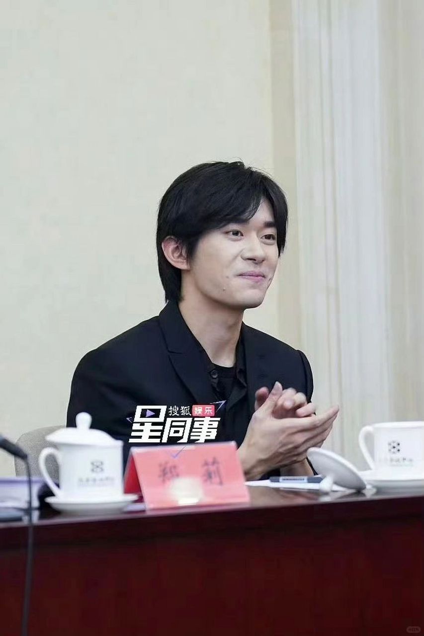 我家的"素颜老公"竟撞脸易烊千玺 今天我来给大家分享一个超级有趣的