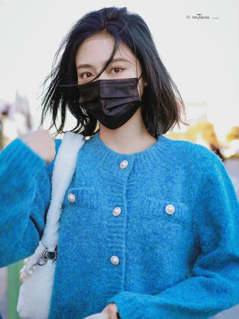 许佳琪新私服,蓝色针织衫实穿又平价  我看到了许佳琪的新私服,她身穿