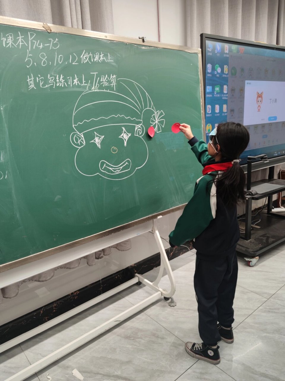 四年级习作《记一次游戏》  追寻失落的童年游戏:贴鼻子  当我们在