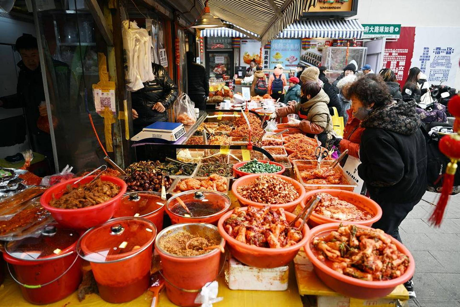 沈阳:文旅融合焕新颜,西塔美食"火出圈" 2月27日,在沈阳西塔特色美食