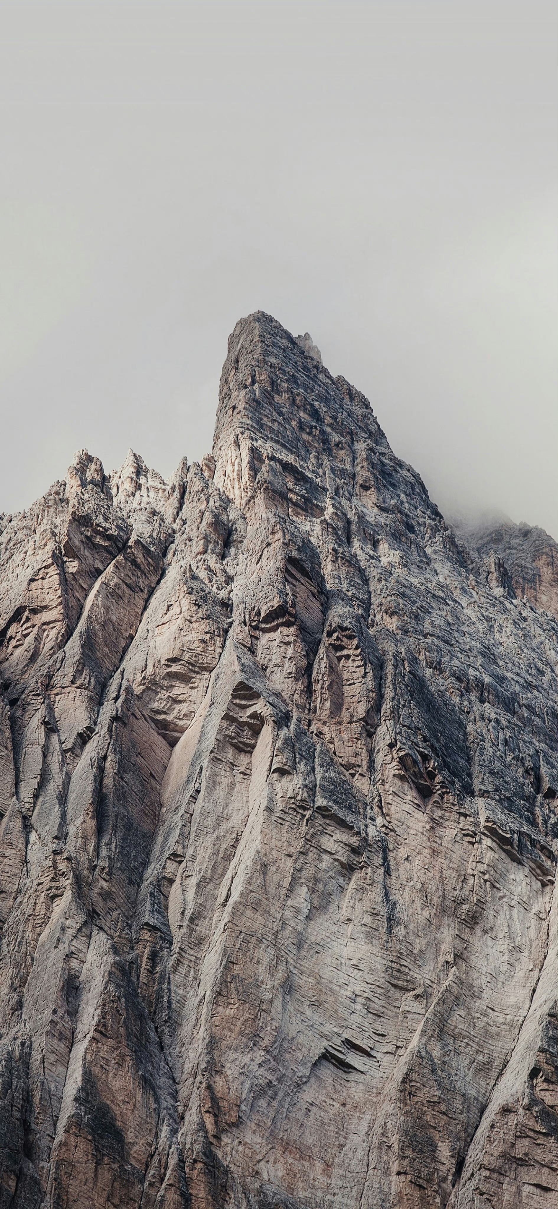 雪山之巅:壮丽风光壁纸