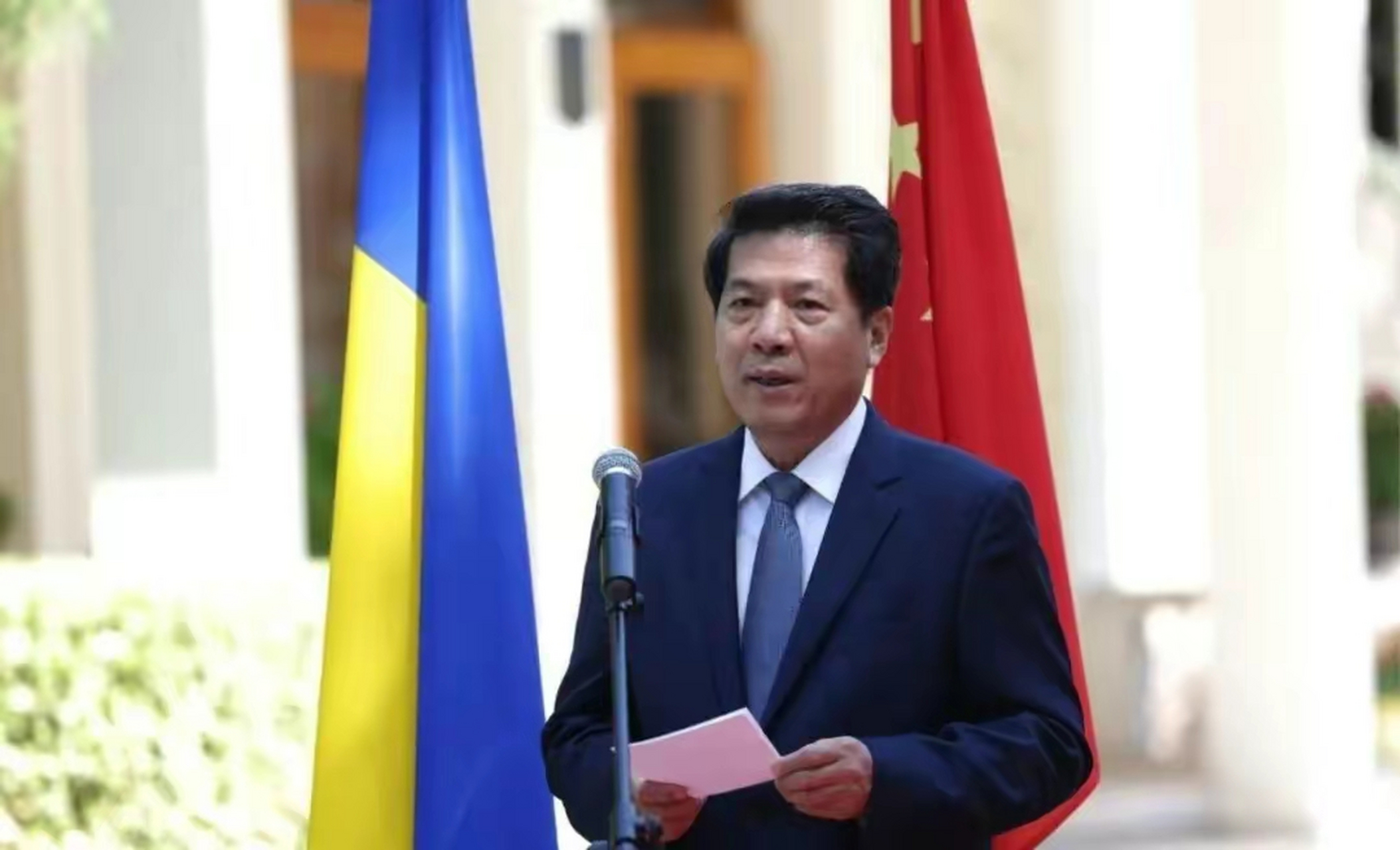 马克龙要出兵乌克兰?美国带头反对后,一架中国专机远赴欧洲5国