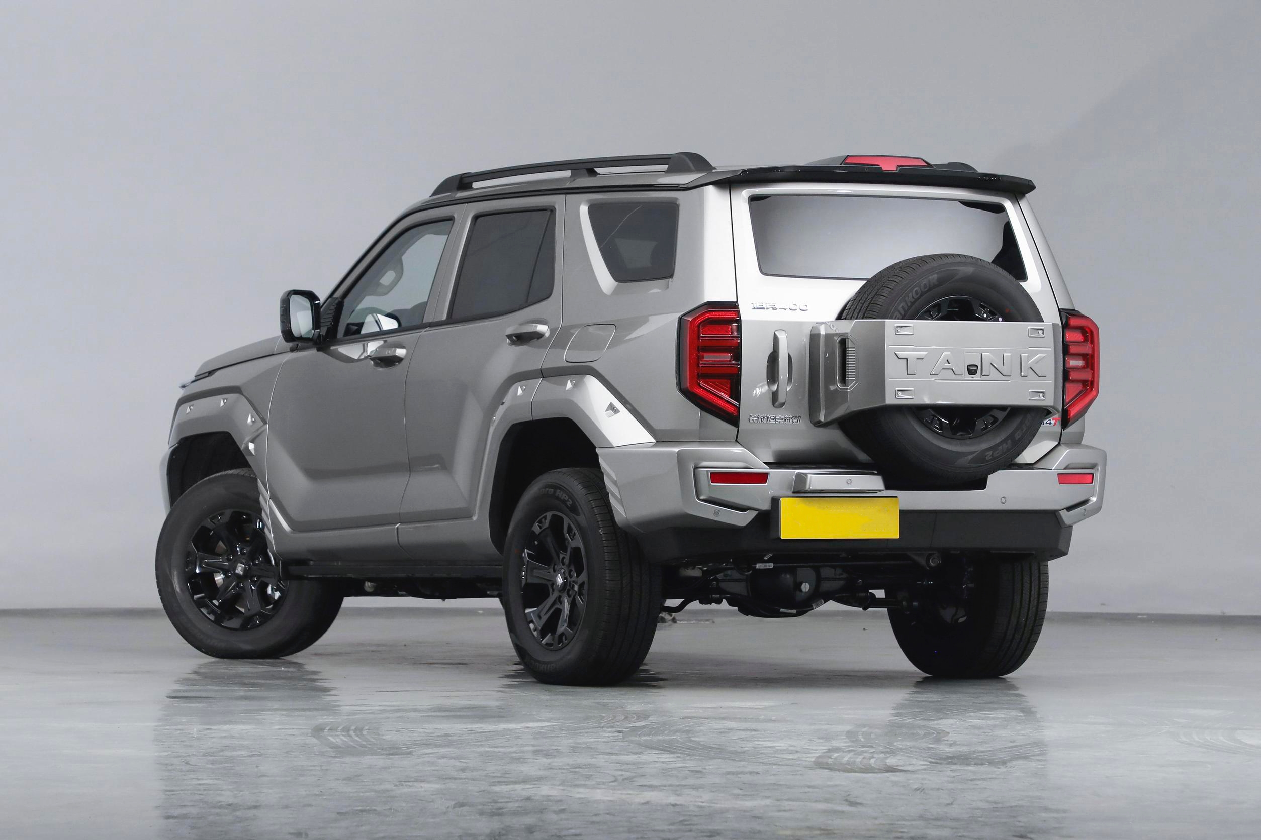 机甲风格的硬派越野车,坦克400hi4-t配2.0t混动系统,油耗2.61l