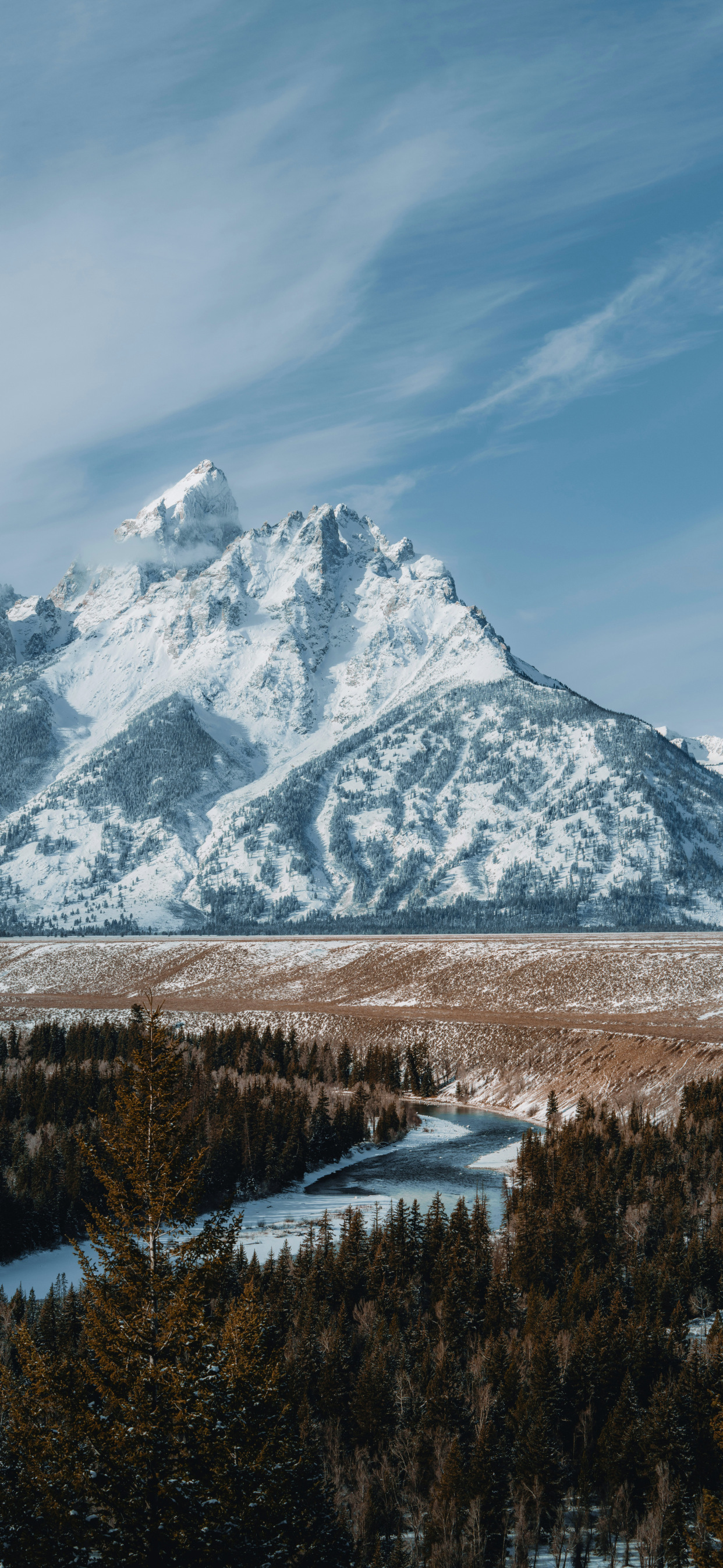 雪山之巅:壮丽风光壁纸
