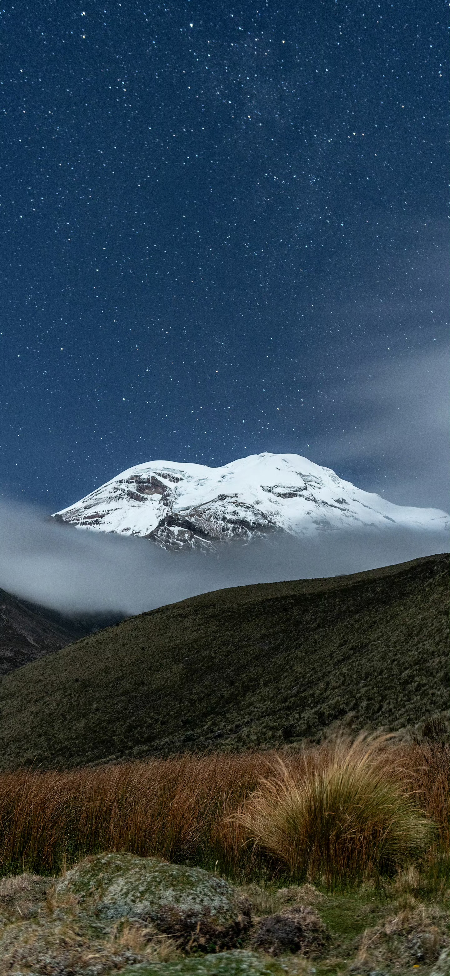 雪山之巅:壮丽风光壁纸