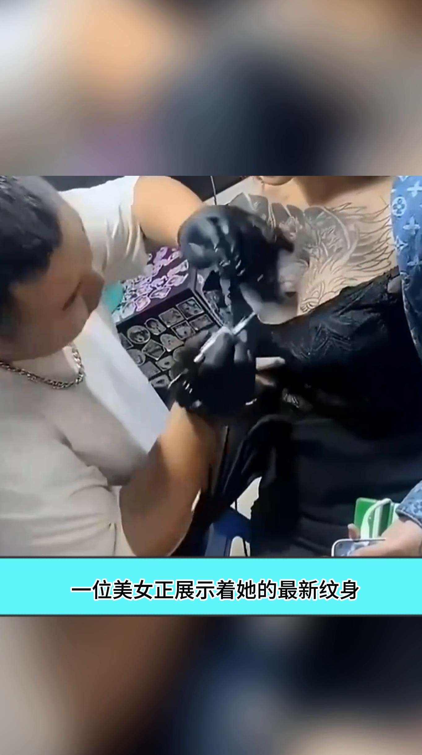 这纹身真是太有创意了,居然纹在胸前