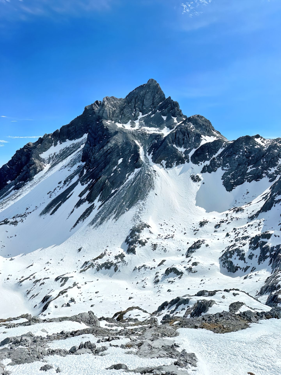 跃上玉龙雪山:在4680米的高处,感受心跳与信仰的交响 在云南的西北角