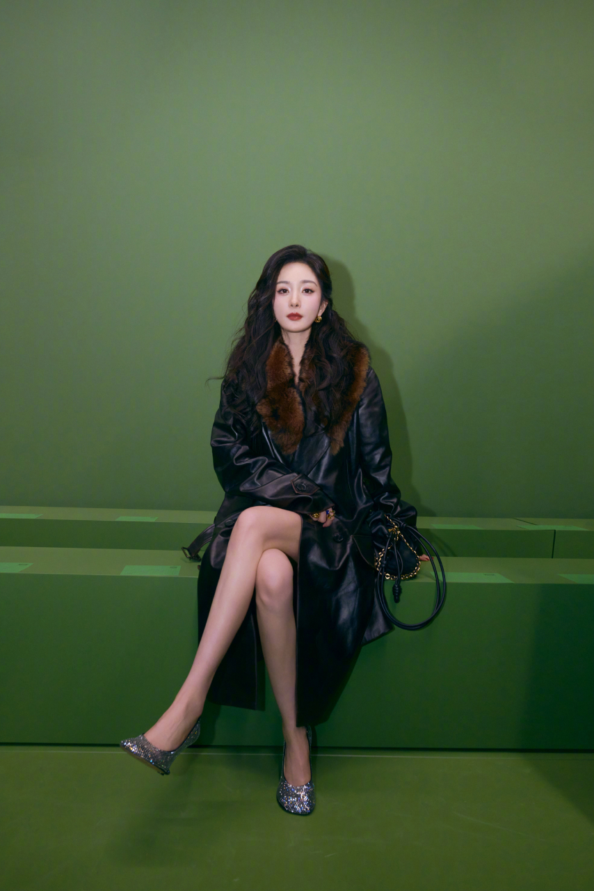 elle官方在ins晒杨幂生图